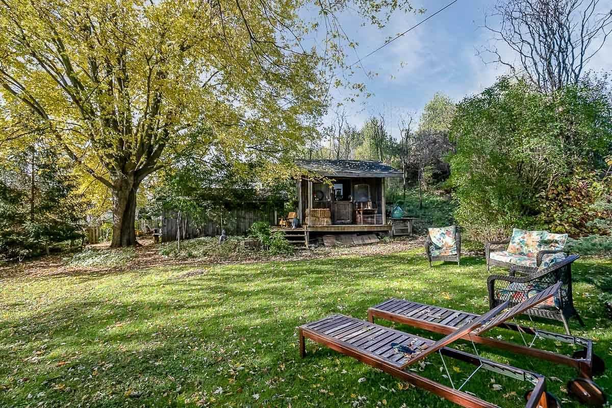 2872 Mount Albert Rd
