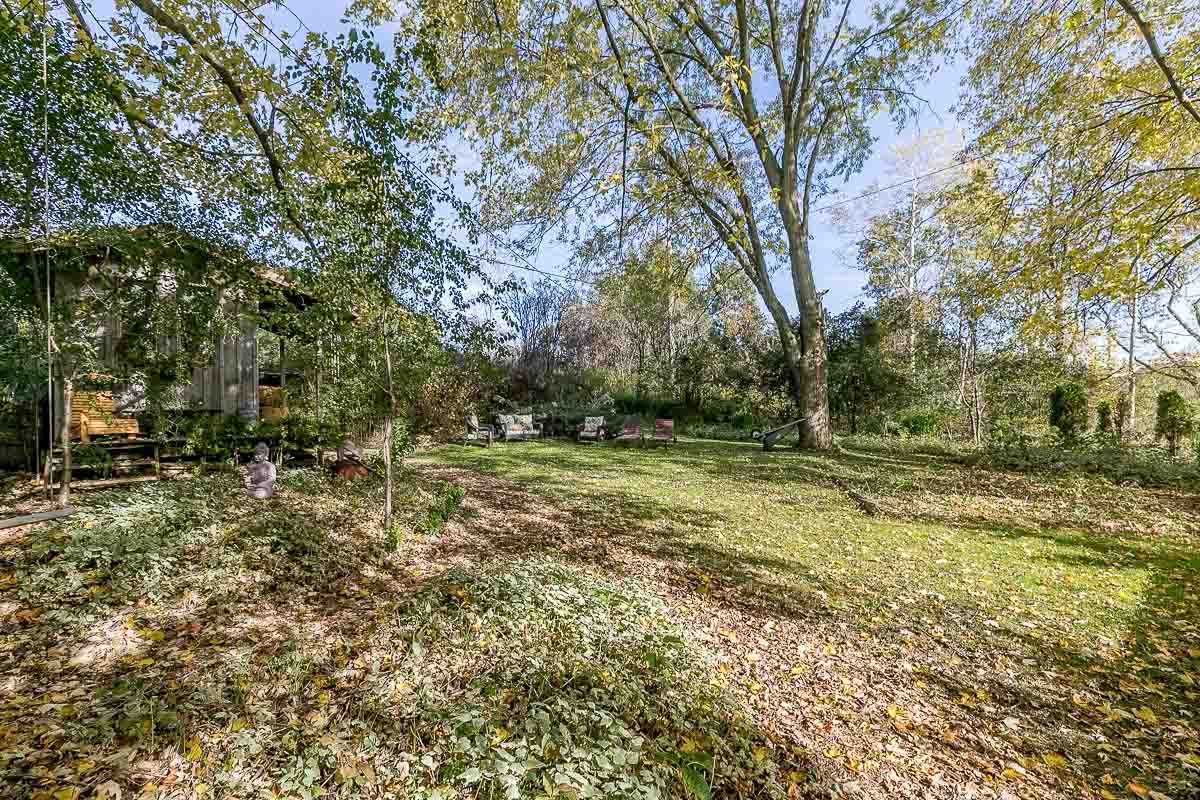 2872 Mount Albert Rd