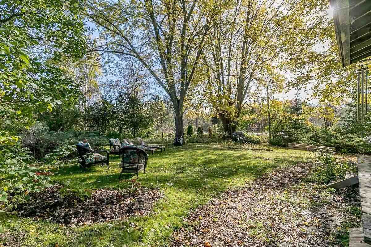 2872 Mount Albert Rd