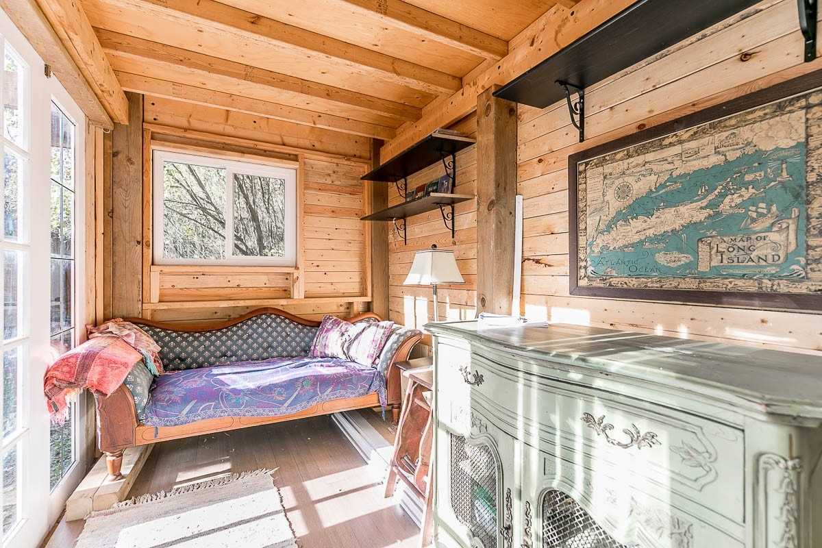 2872 Mount Albert Rd