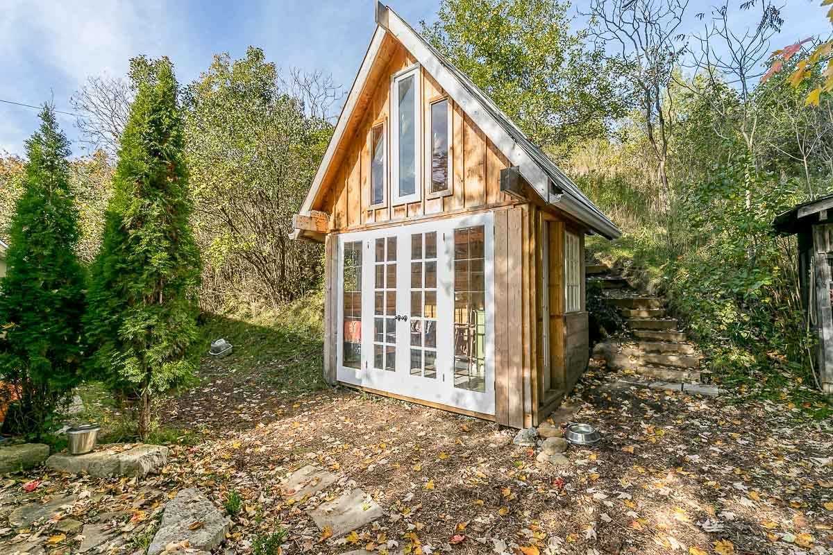 2872 Mount Albert Rd