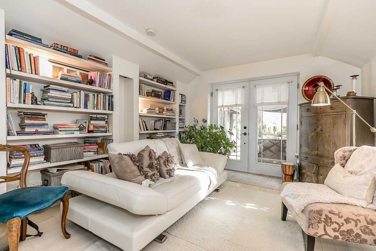 2872 Mount Albert Rd