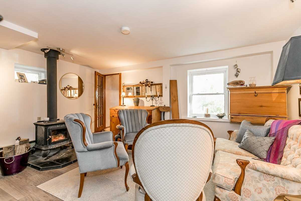 2872 Mount Albert Rd