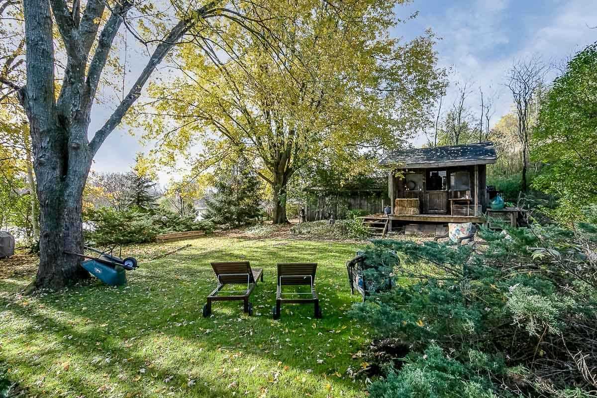 2872 Mount Albert Rd
