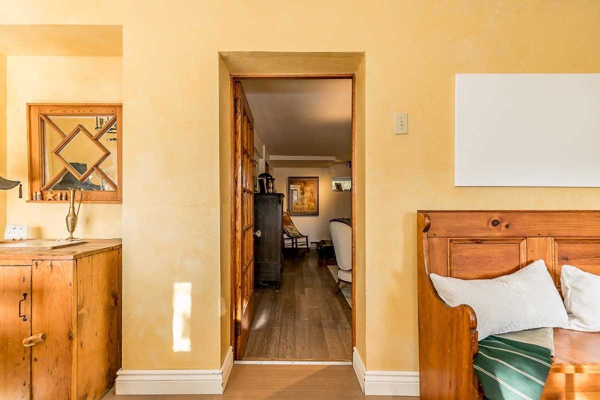 2872 Mount Albert Rd