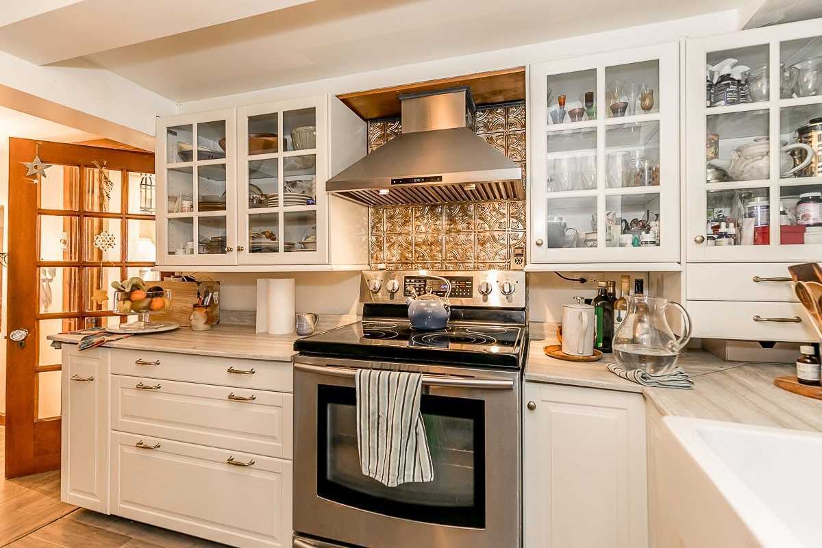 2872 Mount Albert Rd