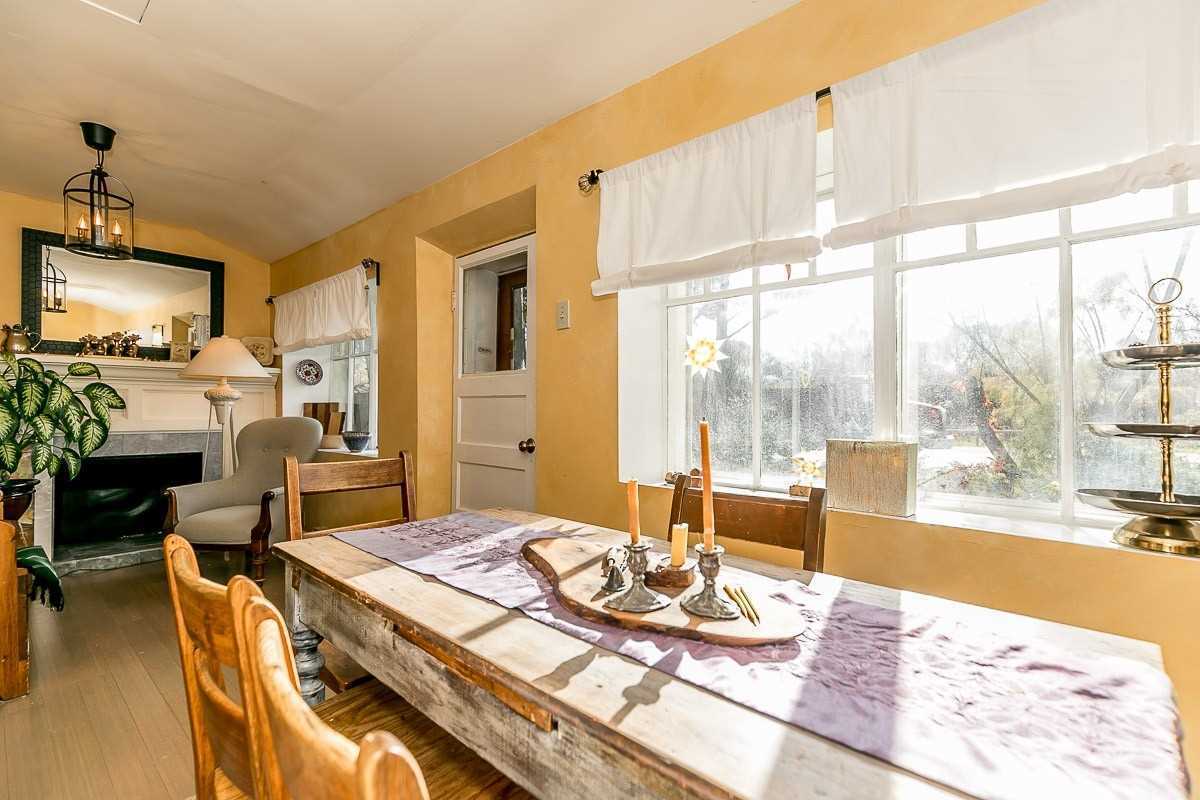 2872 Mount Albert Rd