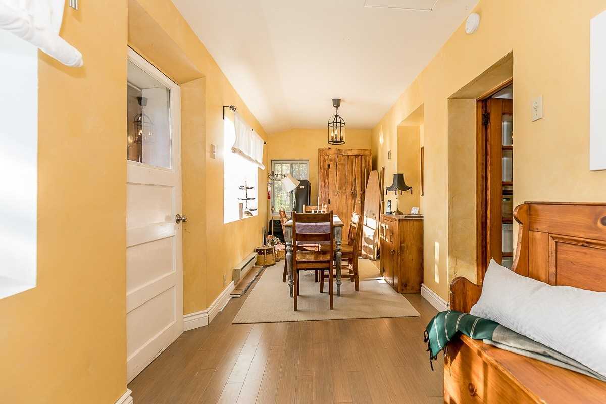 2872 Mount Albert Rd