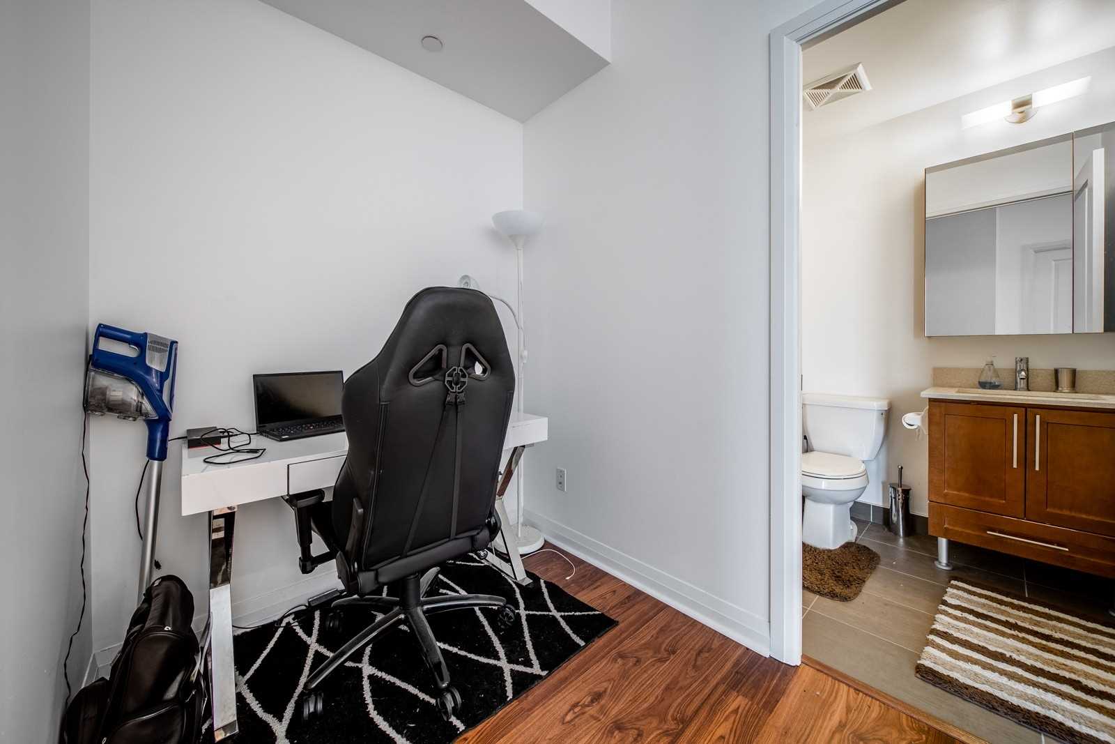 55 Oneida Cres, #701