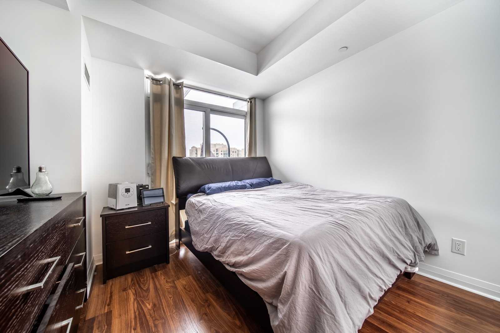 55 Oneida Cres, #701
