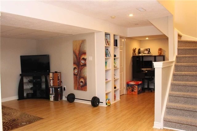 38 Iveagh Dr