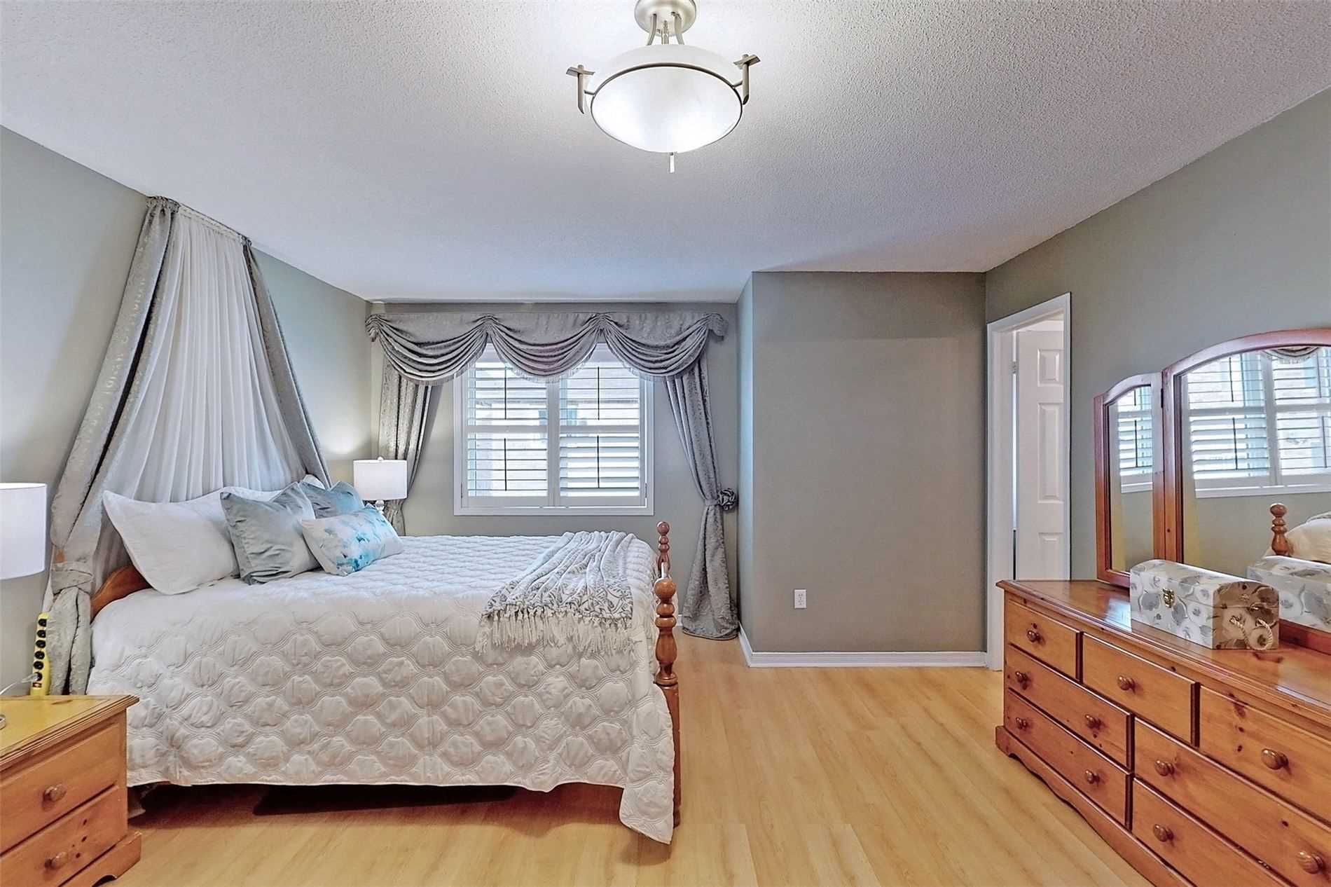 739 Joe Persechini Dr, Newmarket