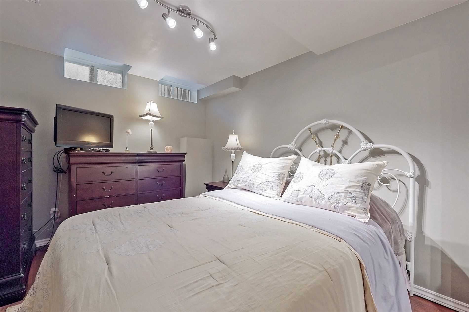 739 Joe Persechini Dr, Newmarket