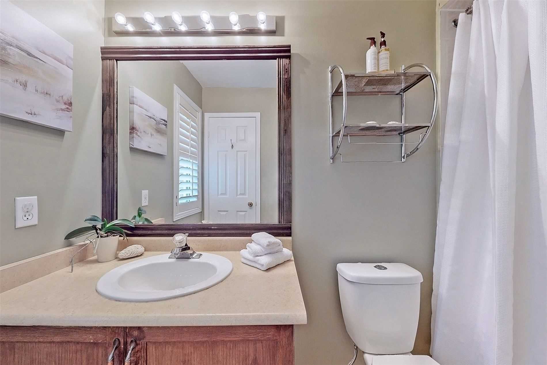 739 Joe Persechini Dr, Newmarket