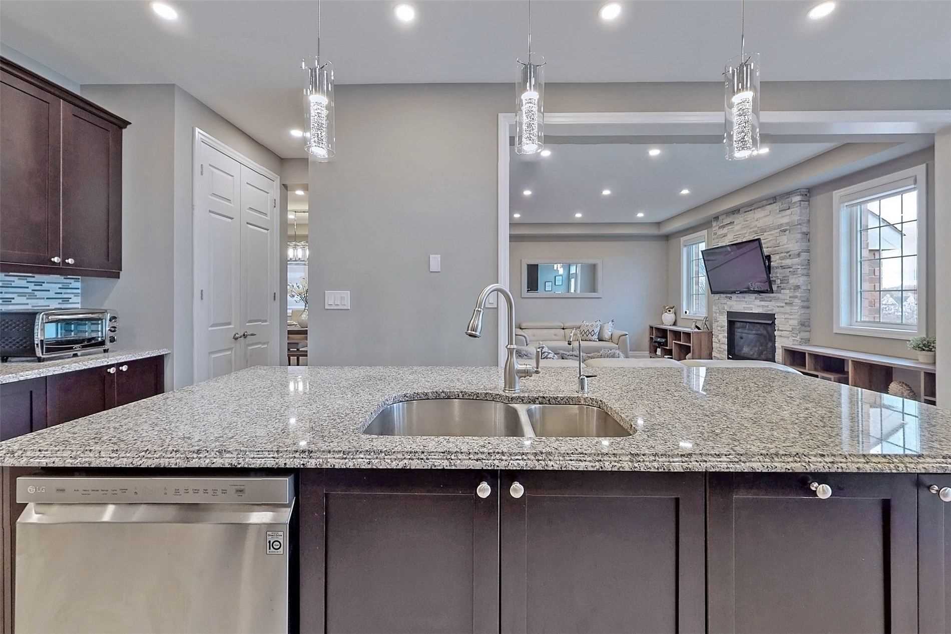 206 Baber Cres