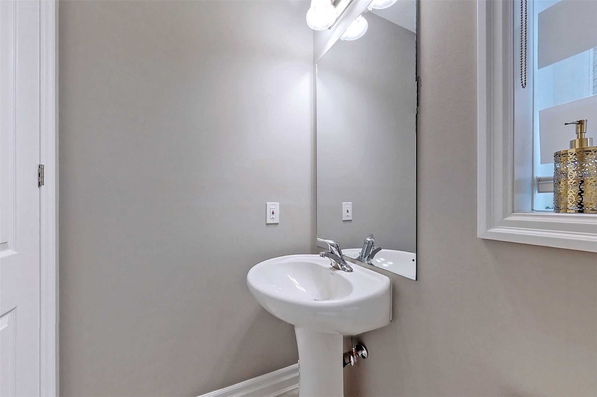 206 Baber Cres