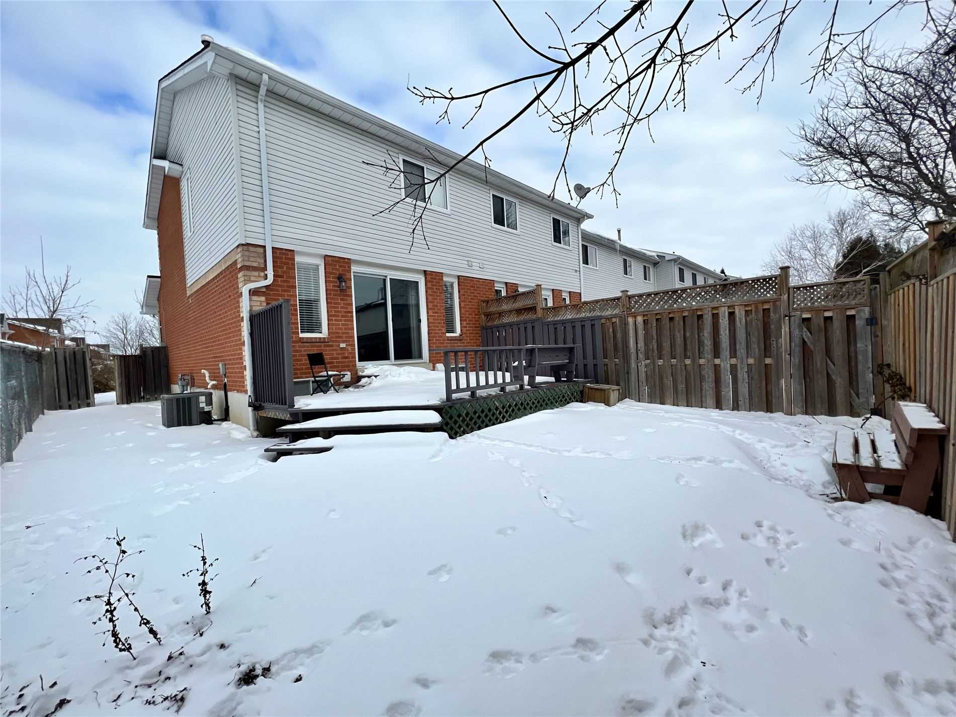 76 Potter Cres