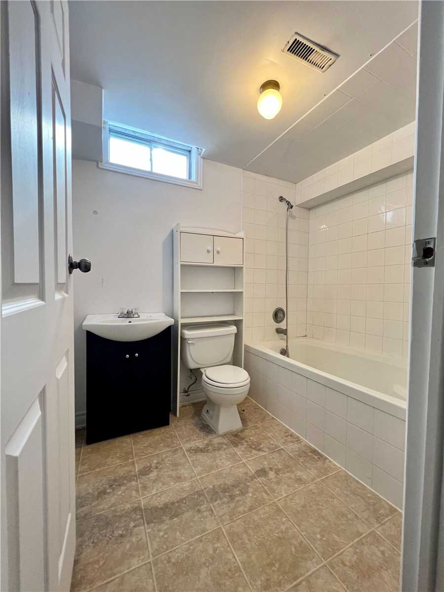 76 Potter Cres