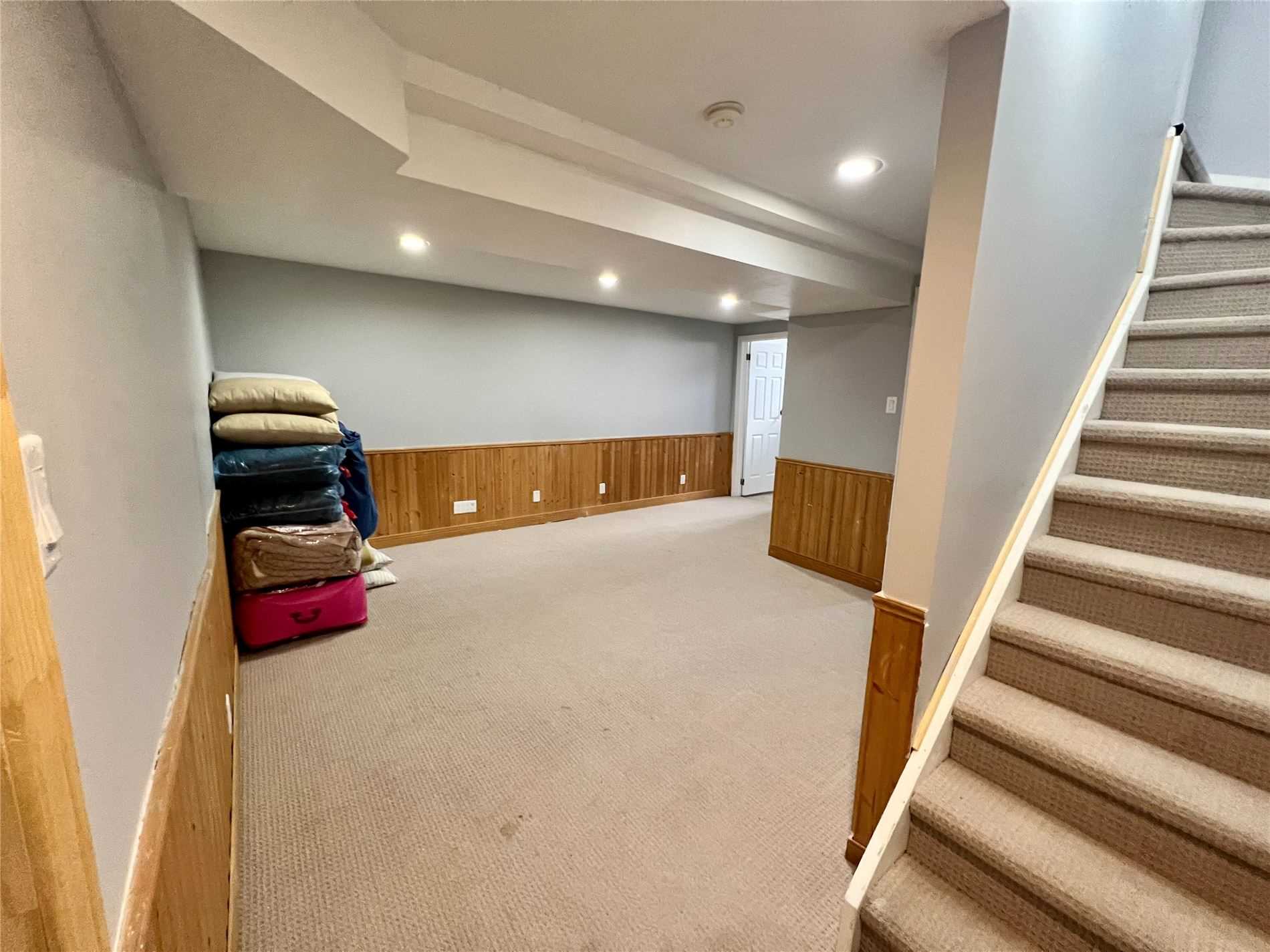 76 Potter Cres