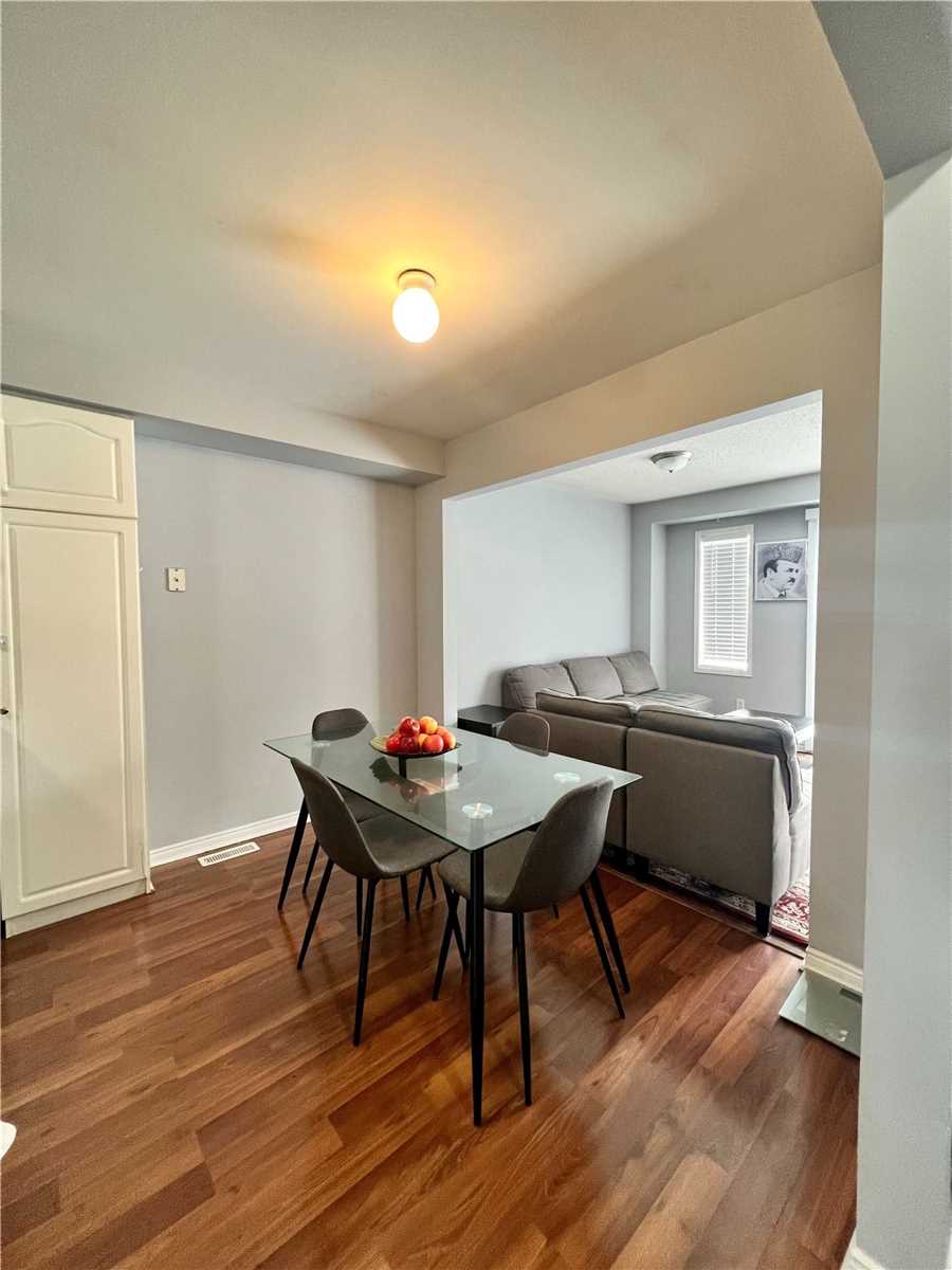 76 Potter Cres
