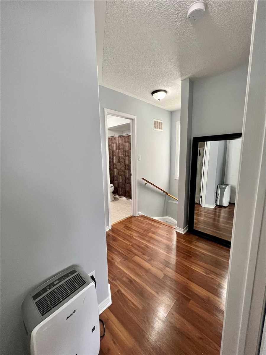 76 Potter Cres