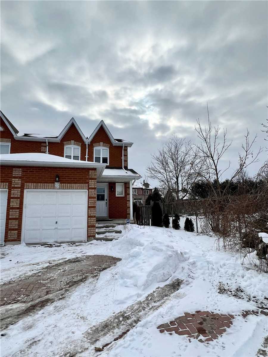76 Potter Cres