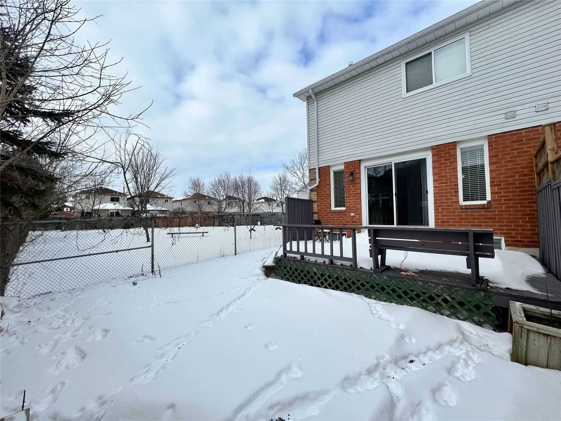 76 Potter Cres