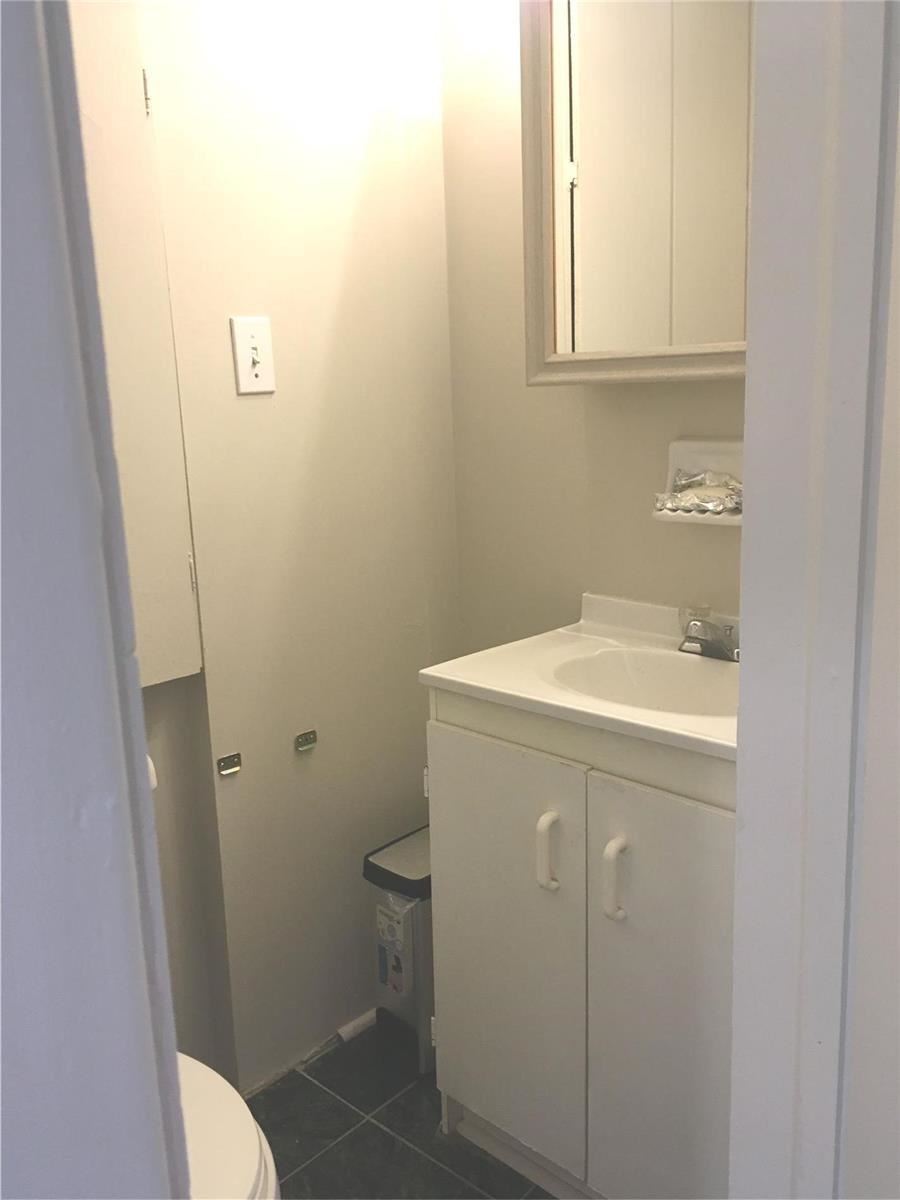 177 John St W