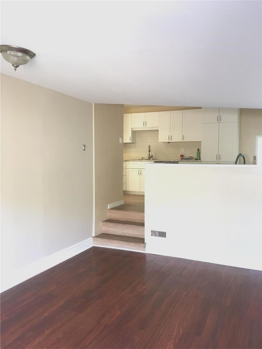 177 John St W