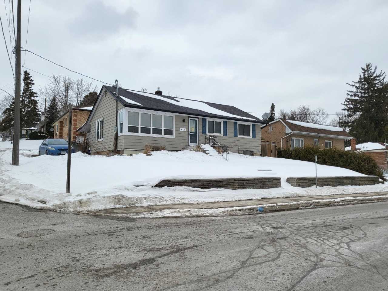 177 John St W