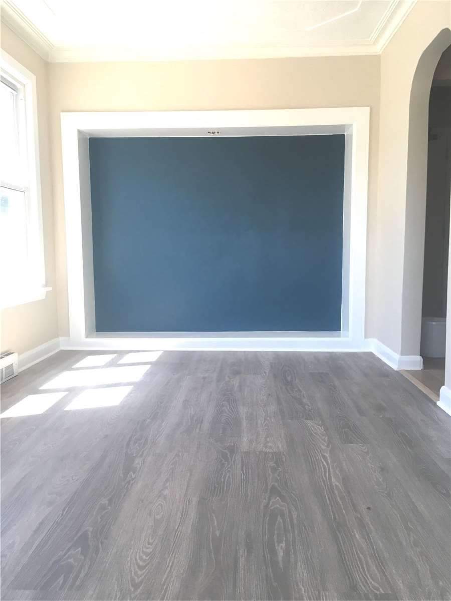 177 John St W