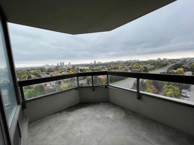 7460 Bathurst St, #1210