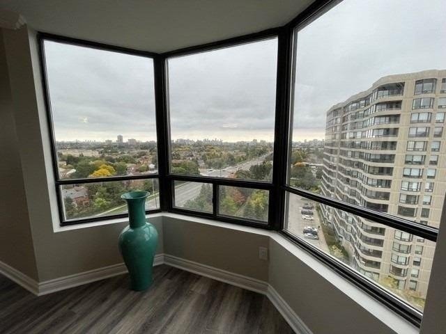 7460 Bathurst St, #1210