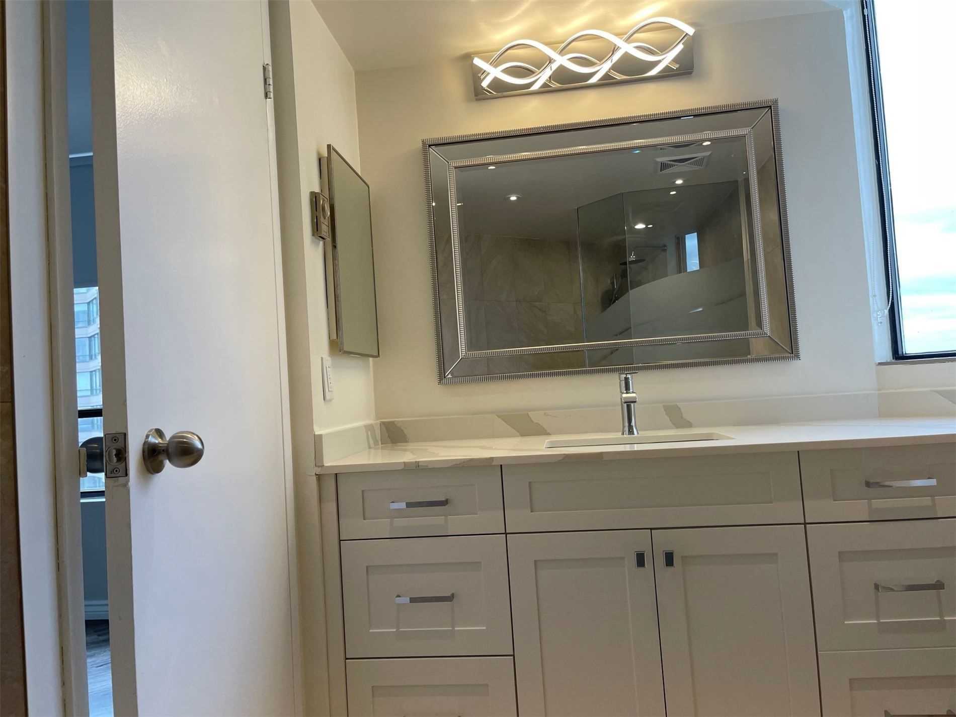 7460 Bathurst St, #1210