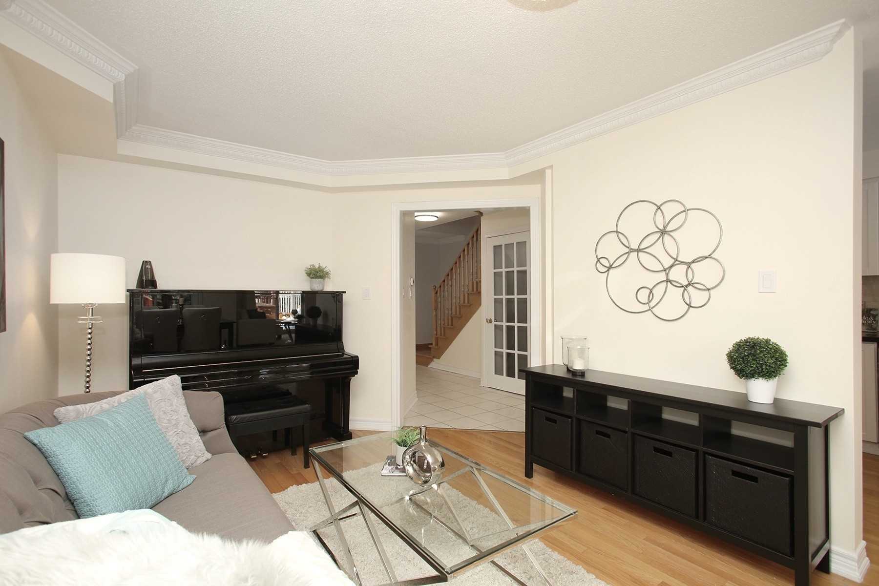 212 Kimono Cres