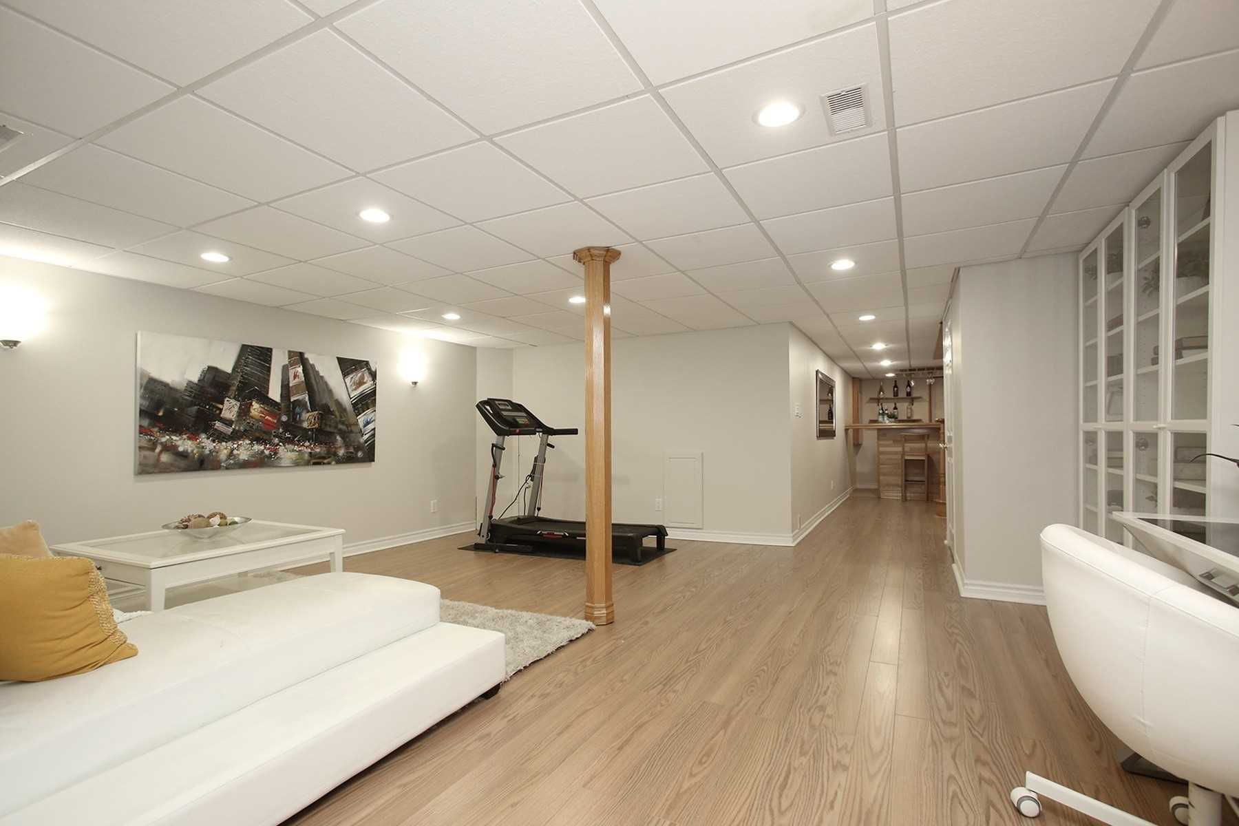 212 Kimono Cres