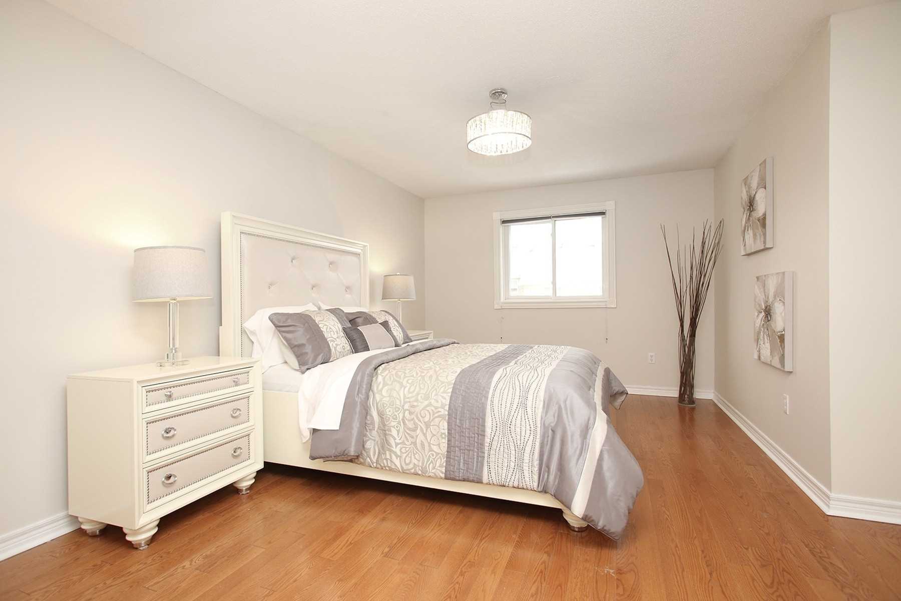 212 Kimono Cres