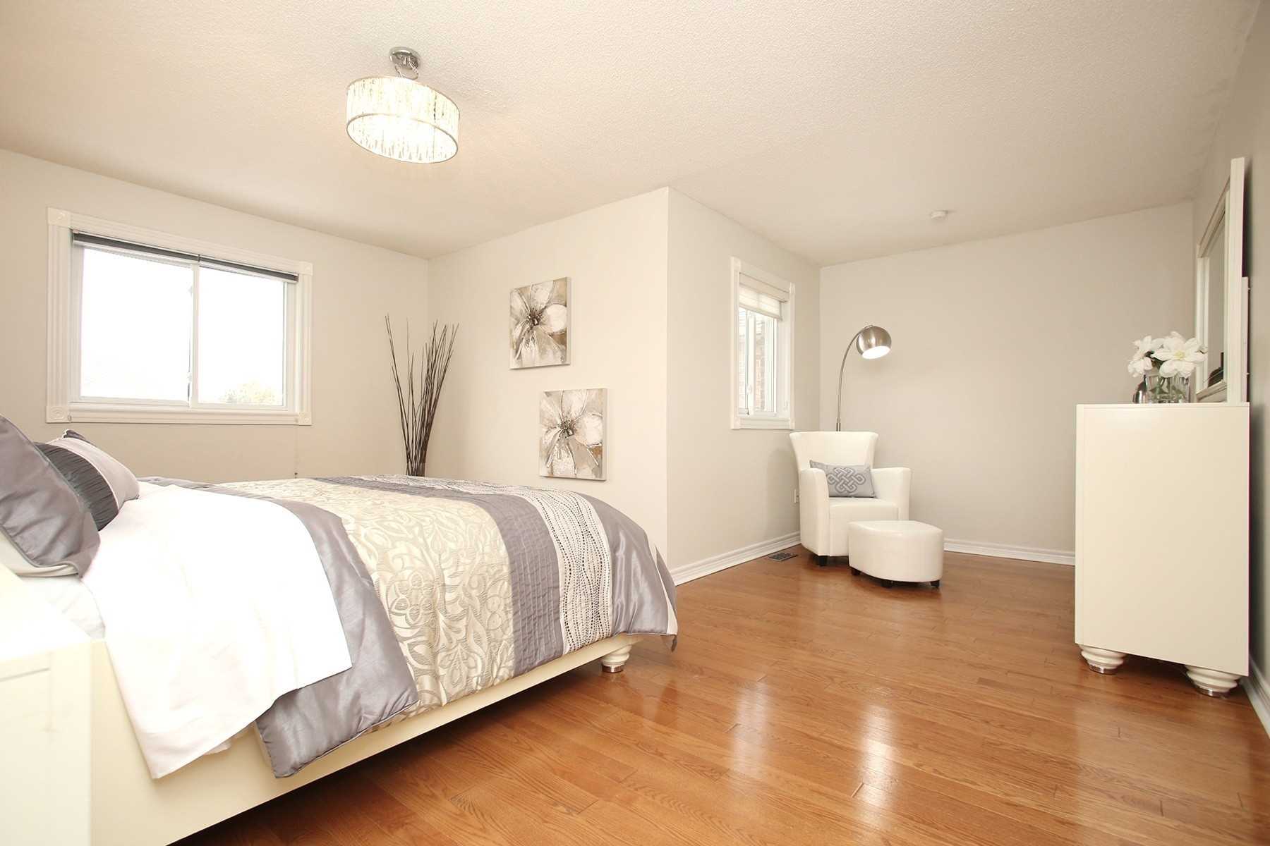 212 Kimono Cres