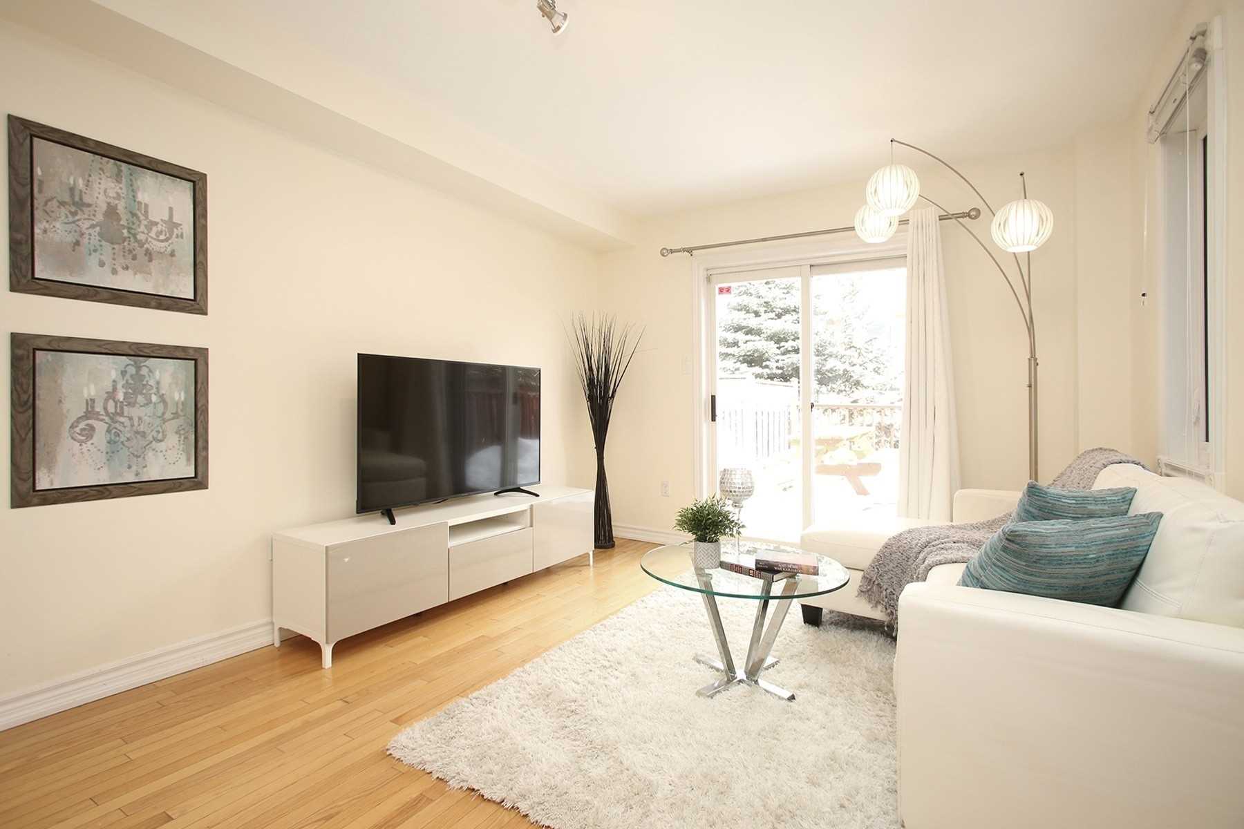 212 Kimono Cres