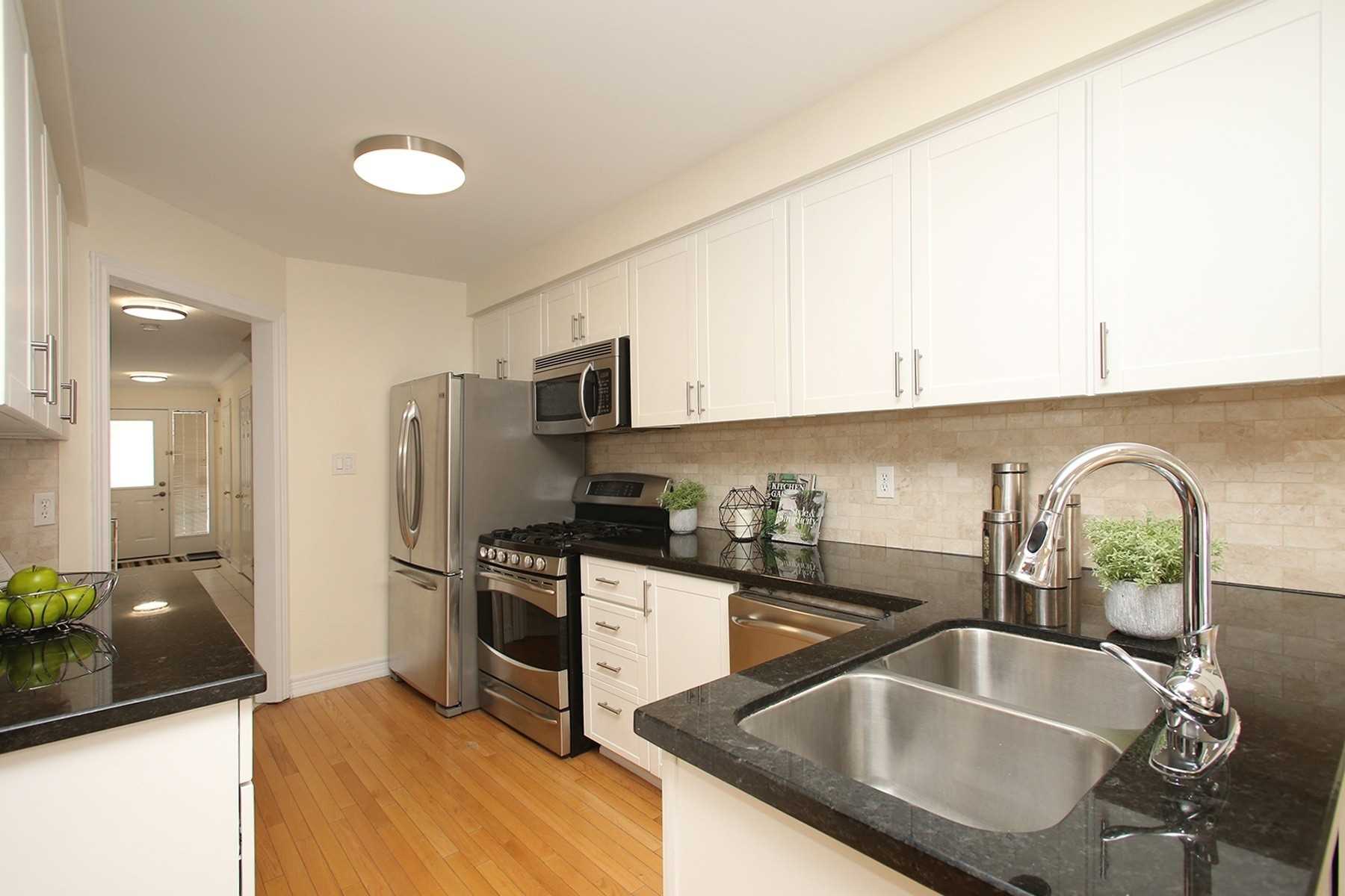 212 Kimono Cres