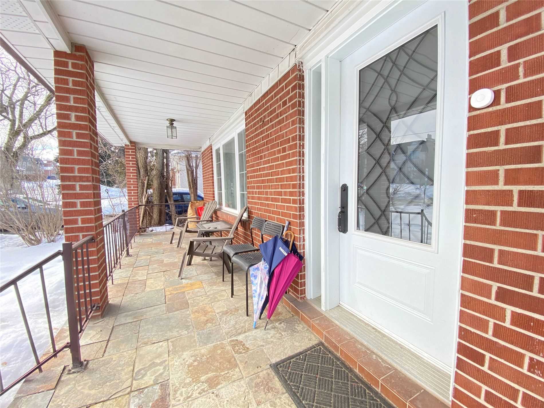 92 Meadowview Ave