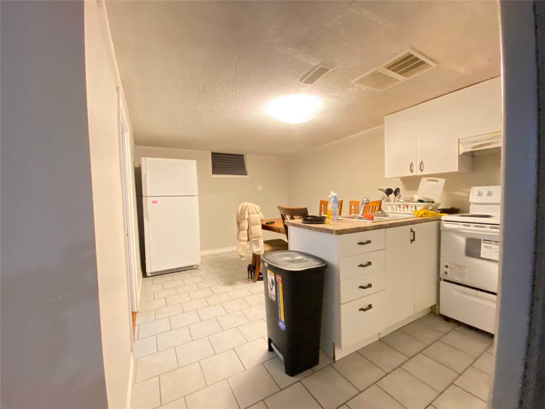 92 Meadowview Ave