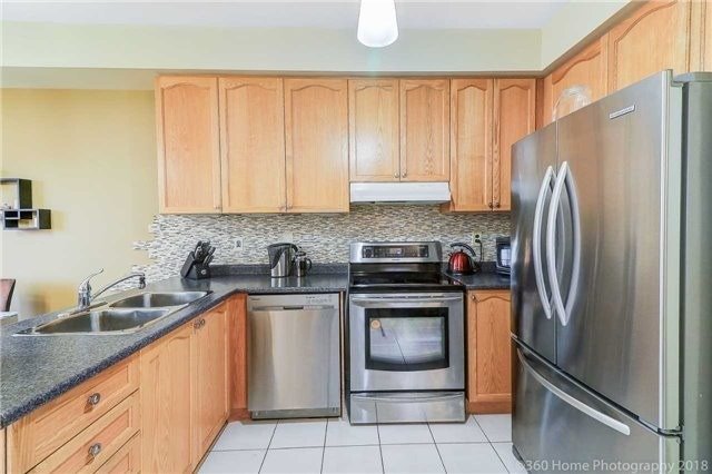 65 Aikenhead Ave