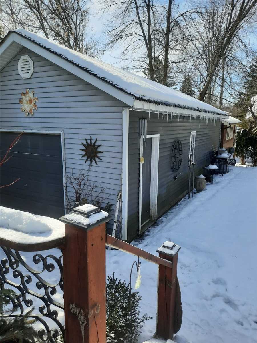 104 Maple Ave