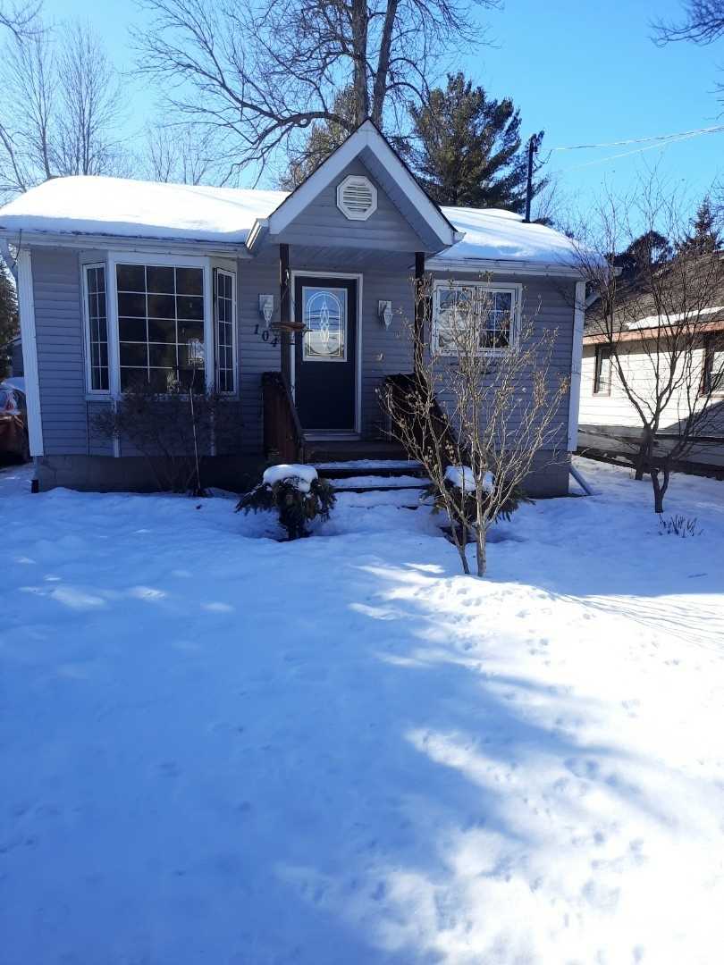 104 Maple Ave