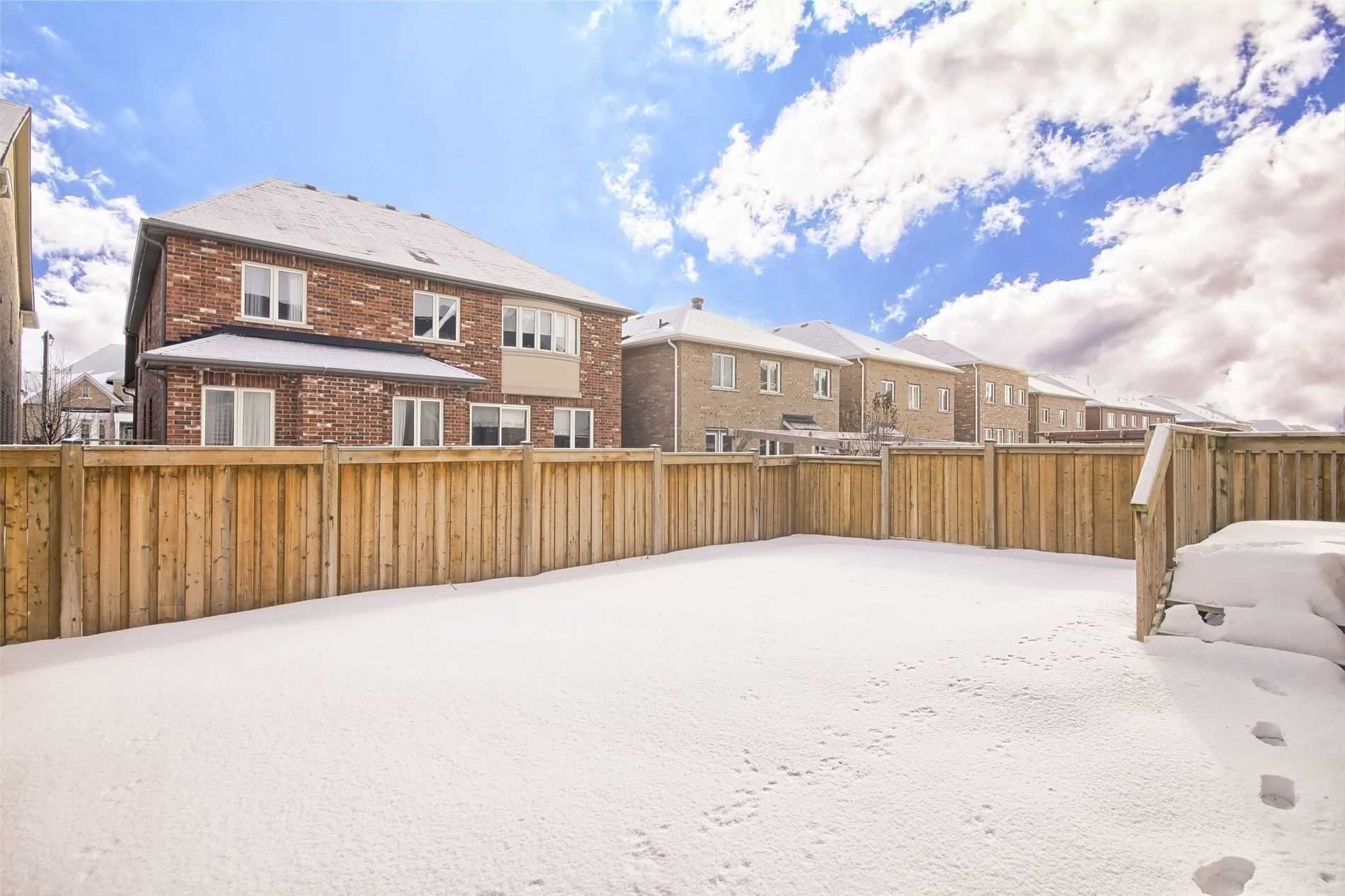 19 Selby Cres