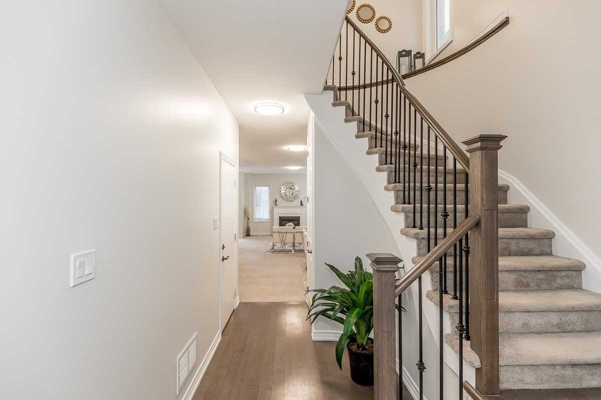 68 Walker Blvd