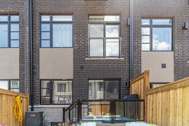 12 Laskin Dr