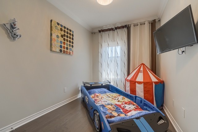 12 Laskin Dr