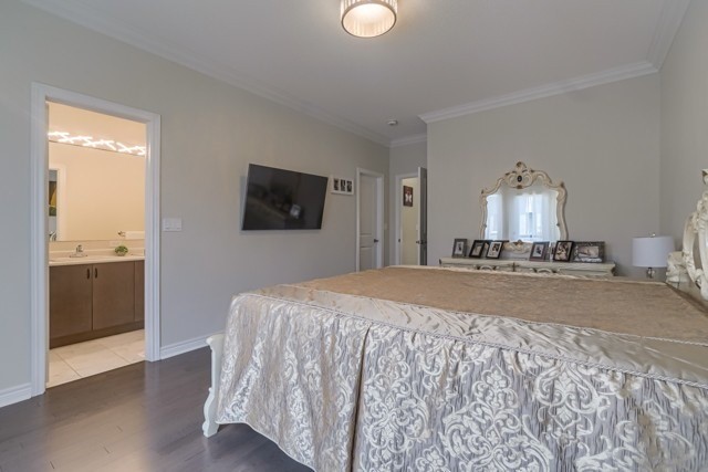 12 Laskin Dr
